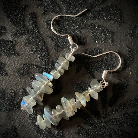 Glowing Labradorite Chip Earrings 925 - Picture 7 of 9